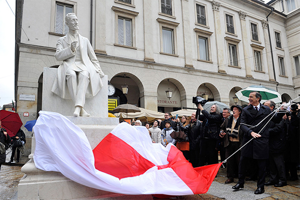 Ricordi Statue Milan